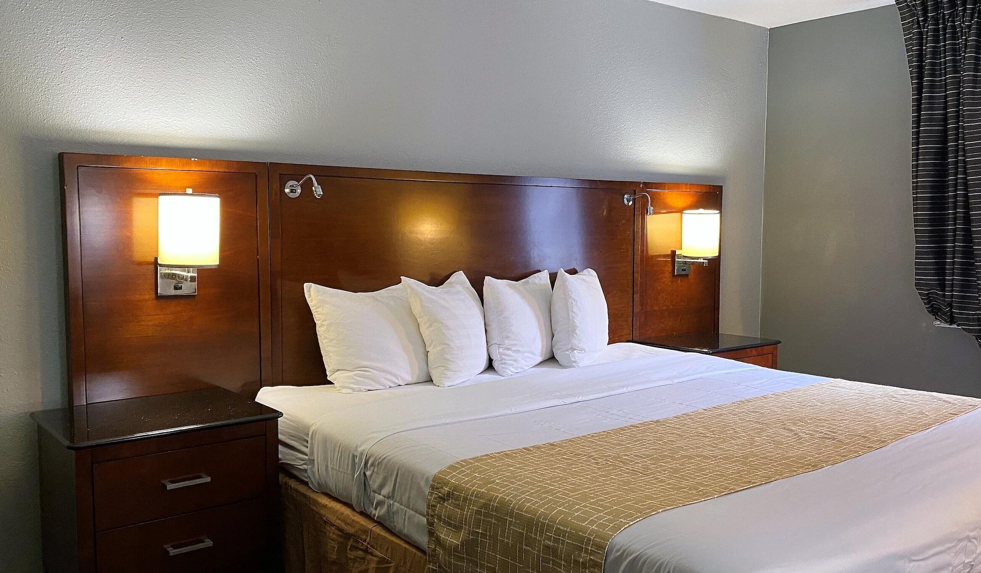 ทราเวลลอดจ์ บาย วินด์แฮม บลูมมิงตัน Hotel ภายนอก รูปภาพ