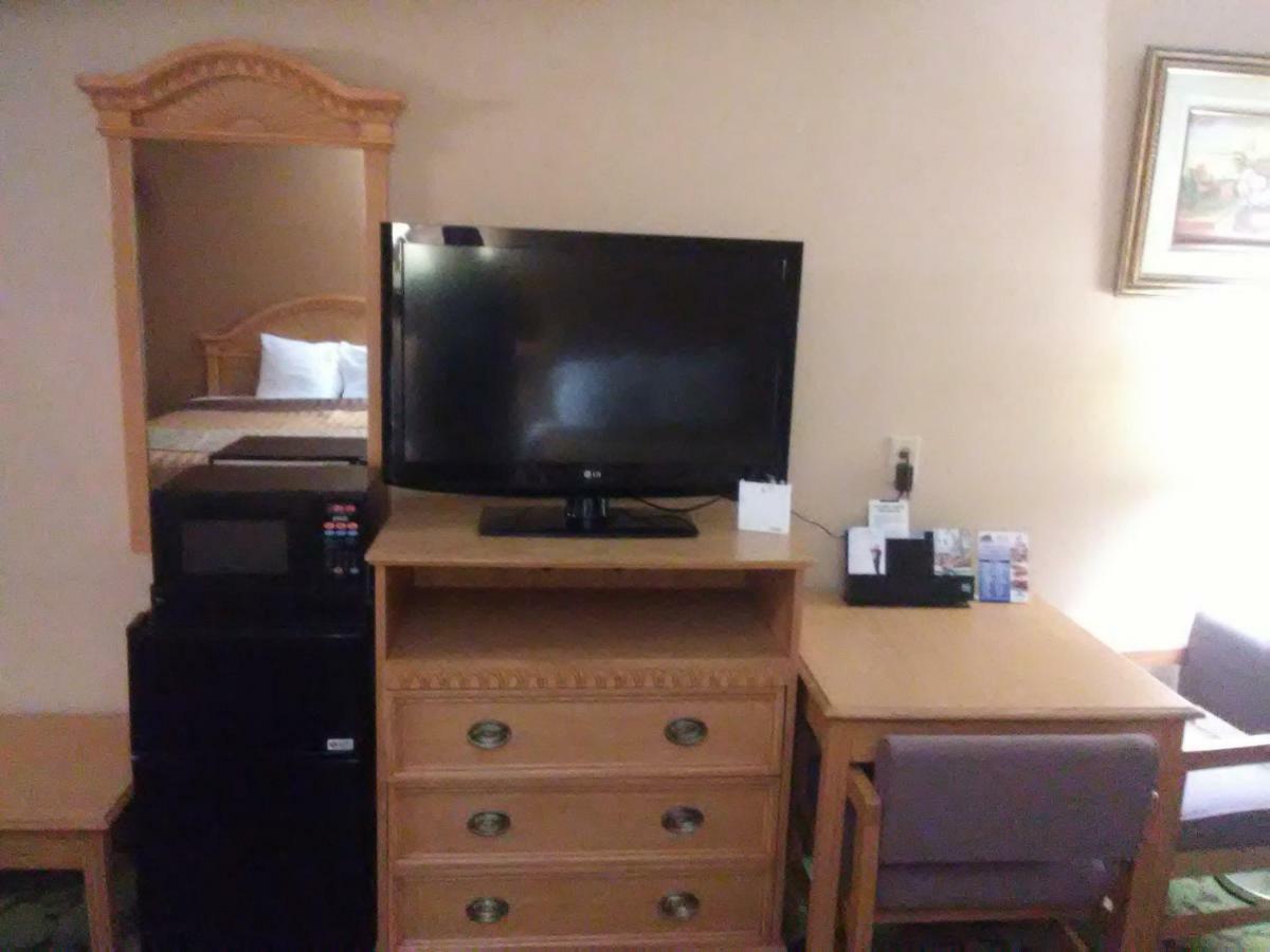 ทราเวลลอดจ์ บาย วินด์แฮม บลูมมิงตัน Hotel ภายนอก รูปภาพ